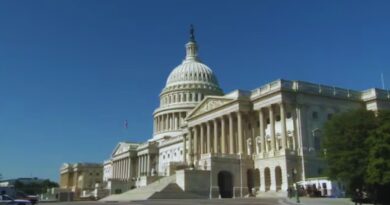 juíza bloqueia demissões Trump