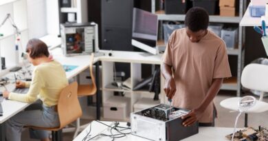 E Da Electrónica Em Angola